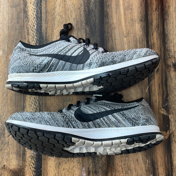 Nike Flyknit Streak Oreo - Picture 2 of 7